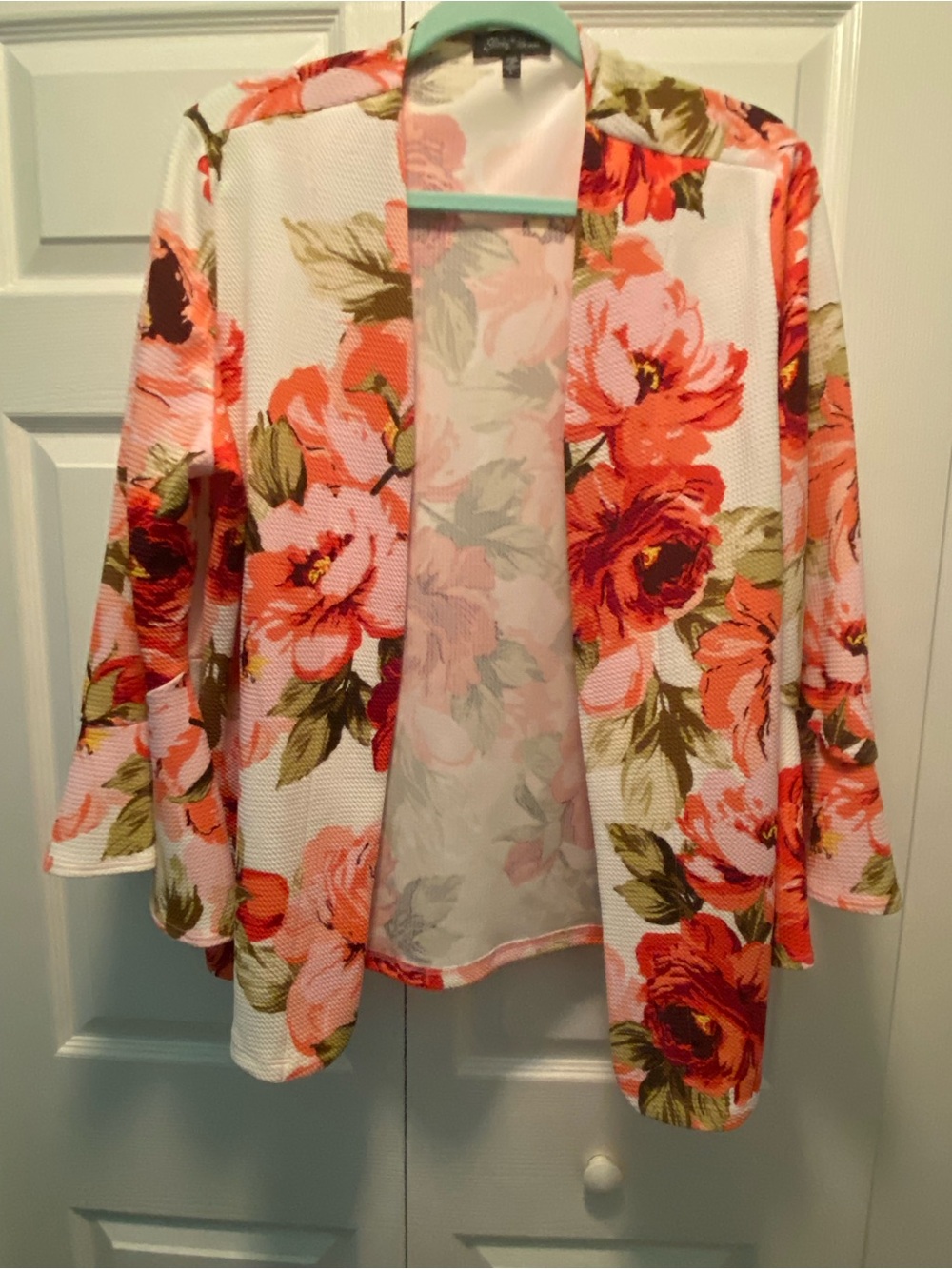 Slinky Brand White w/Pink Flowers Green Leaves open cardigan Size Large